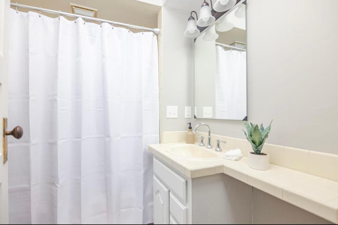 Spacious 2 Bedroom Home Near Ingersoll & Downtown Des Moines Kültér fotó